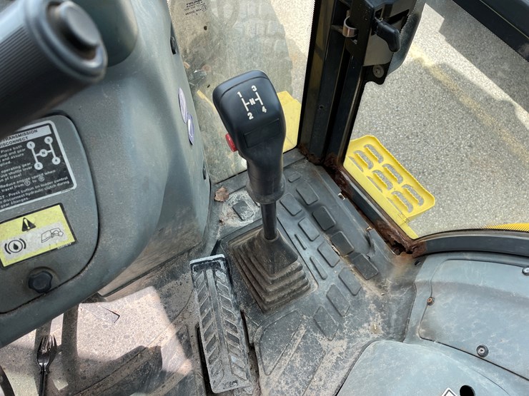 new-holland-lb75b-image-36