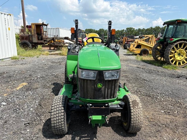 2018-john-deere-2032r-image-4