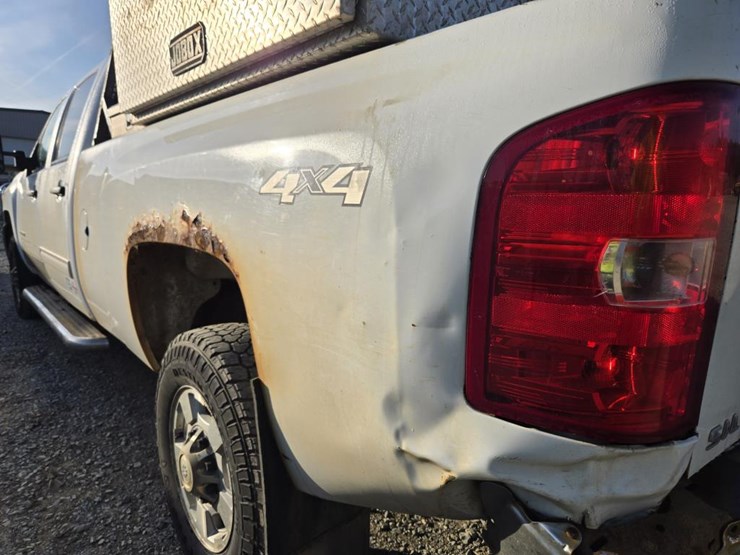 2012-chevrolet-silverado-2500-image-24