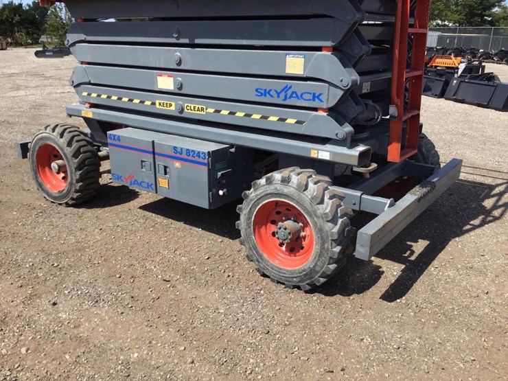2006-skyjack-sj8243rt-image-15