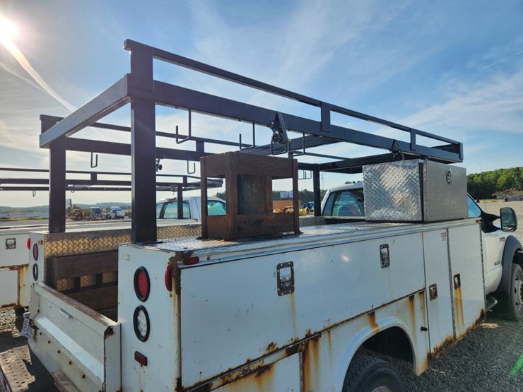 2006-ford-f550-image-31