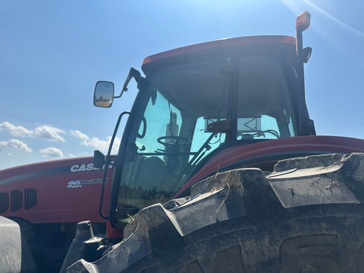 #32189-•-2008-case-international-magnum-335-tractor-image-25