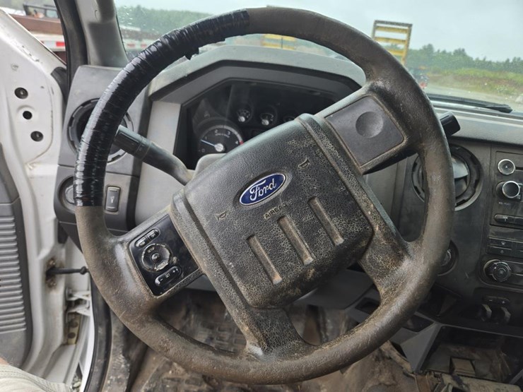 2011-ford-f550-image-57