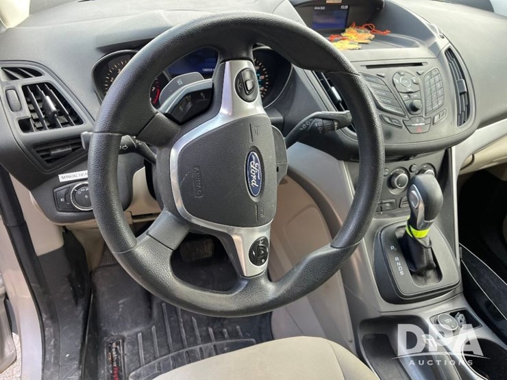 2015-ford-escape-se-image-38