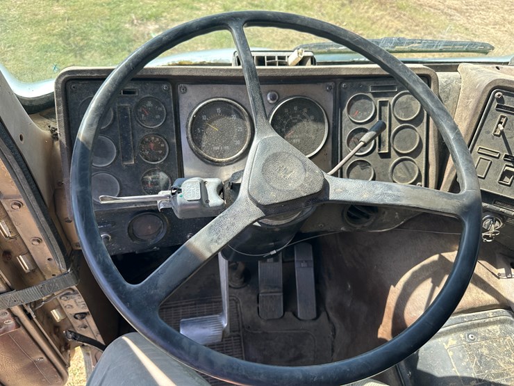 #32159-•-1984-international-co9670-sleeper-truck-tractor-vin:-1hsrdjwr0ehb13117-image-53