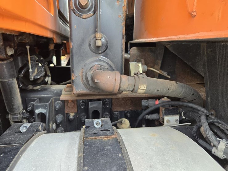 2015-mack-granite-gu813-image-27