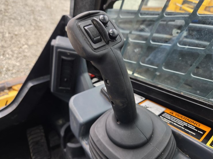 2022-deere-333g-image-45