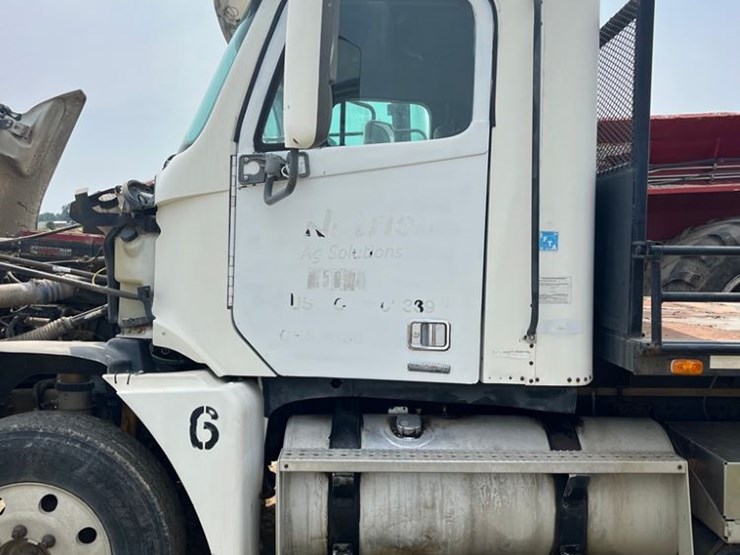 1999-freightliner-century-class-flatbed-truck-(pz13910,-unit-15073)-image-8
