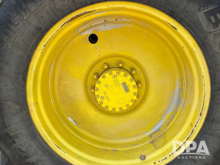 2014-john-deere-4730-image-31