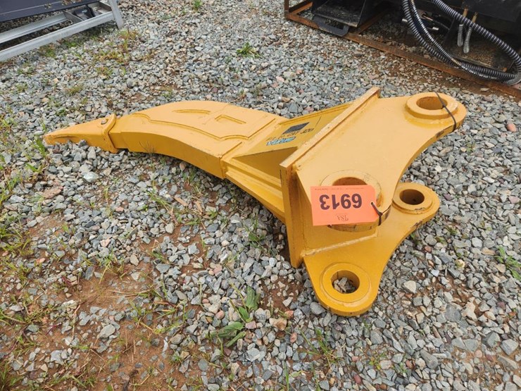 caterpillar-320-image-2