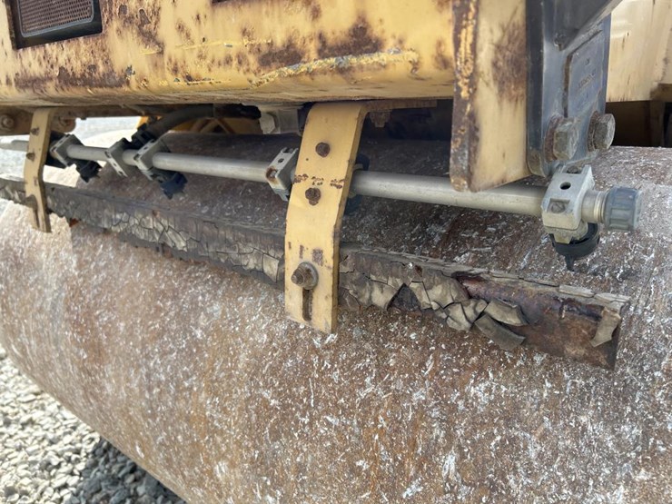 caterpillar-cb-224c-image-30