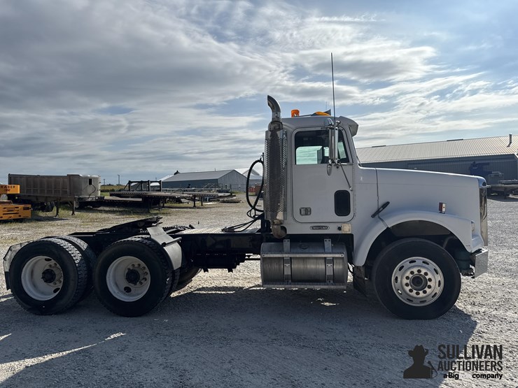 2000-freightliner-fld120-image-4