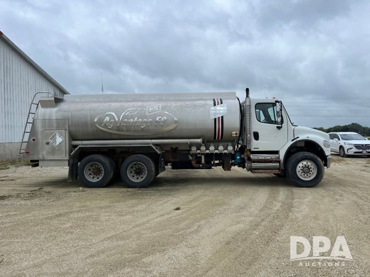 2010-freightliner-business-class-m2-petroleum-truck-(jn2961,-unit-491)-image-9