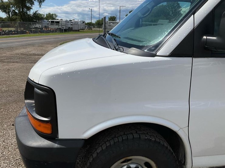 2013-chevrolet-express-g2500-image-13
