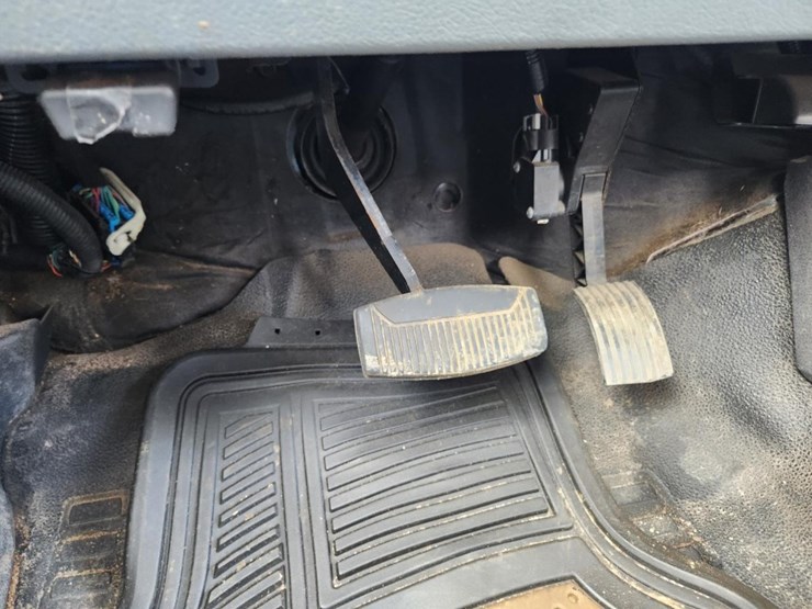 2013-ford-f650-xlt-image-29