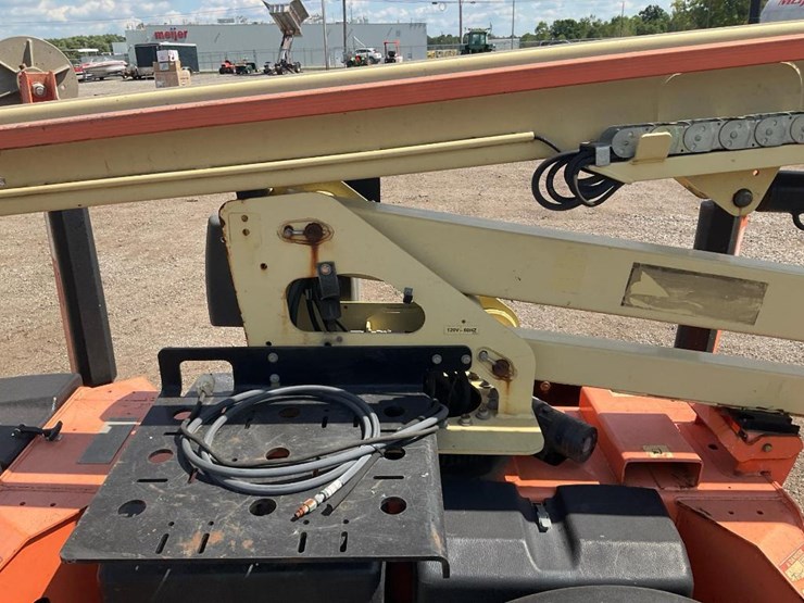 2012-jlg-t350-image-13