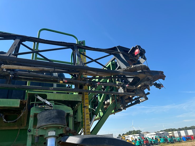 2011-john-deere-4730-image-22