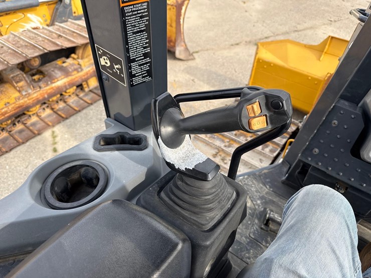 2021-deere-450-lgp-image-26