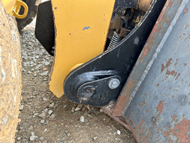 2021-caterpillar-236d3-image-16