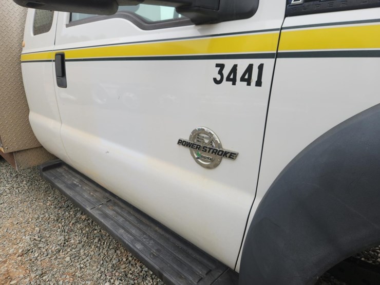 2011-ford-f550-image-16