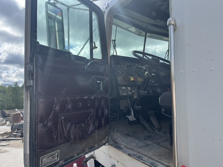 kenworth-w900b-image-41