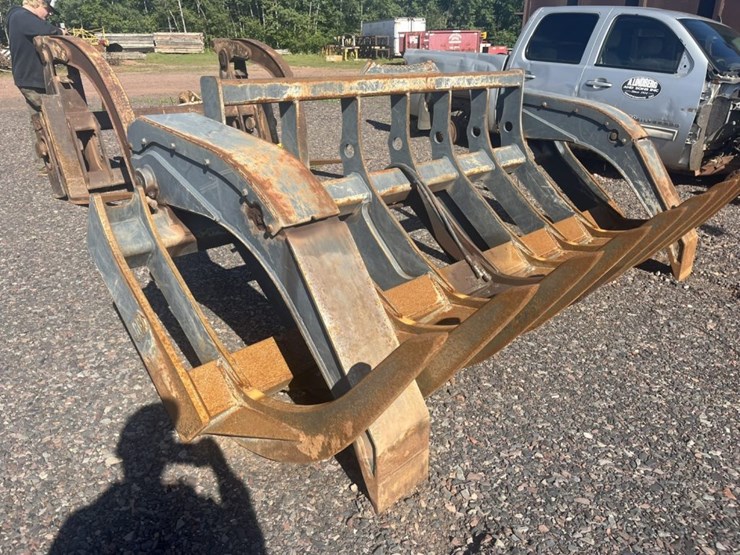 #2677-•-jrb-approx-136“-loader-grapple-image-2