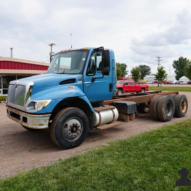 2004 INTERNATIONAL 7400