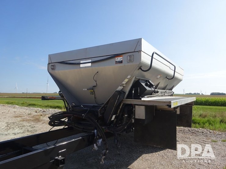 2021-john-deere-f4365-image-3