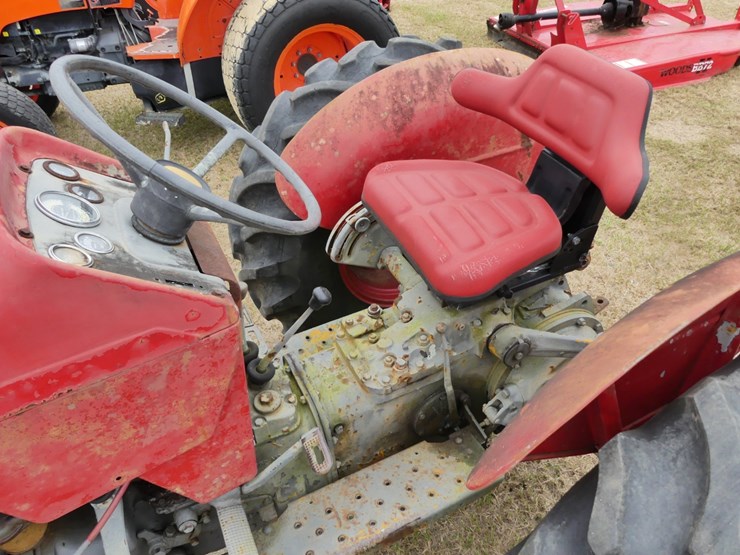 massey-ferguson-165-image-10