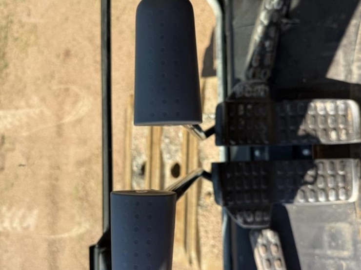 2020-deere-670g-lc-image-28