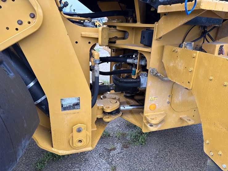 2016-caterpillar-938m-image-14