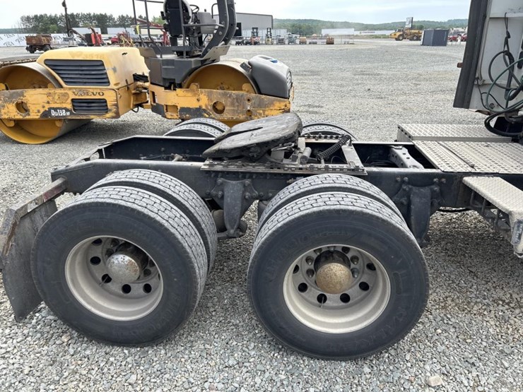 #5003-•-2009-freightliner-sleeper-cab-truck-tractor-image-10