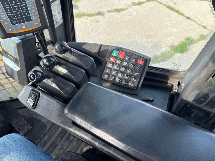 2016-deere-744kii-image-26