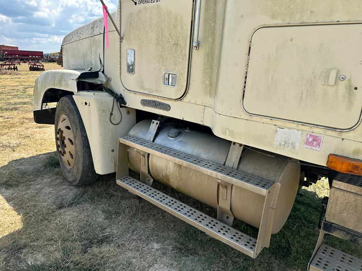 #32186-•-inop-1996-freightliner-usf-1e-t/a-sleeper-truck-tractor-vin:-1fuyddyb0tp728989-image-28