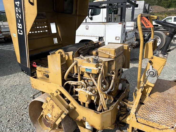 caterpillar-cb-224c-image-31