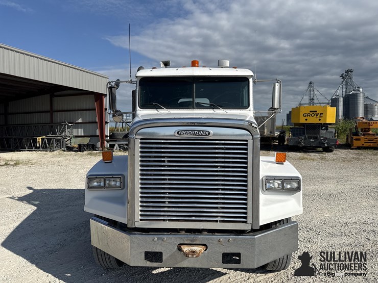 2000-freightliner-fld120-image-2