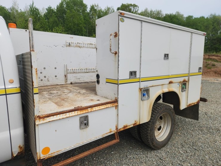 2011-ford-f550-image-24