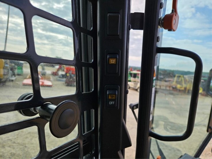2019-bobcat-s590-image-20
