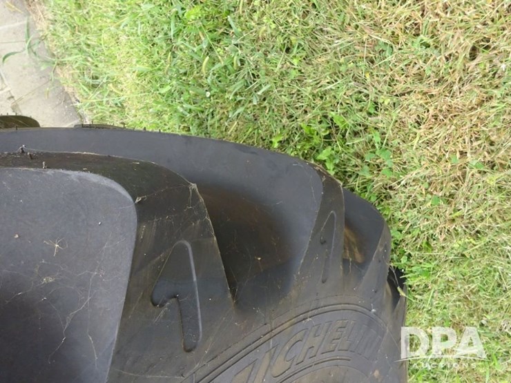 michelin-flotation-tire-(pz13894)-image-14