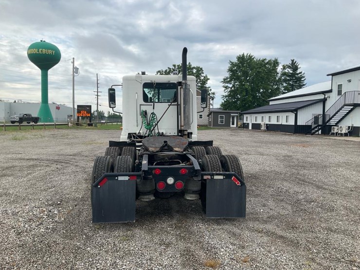 2000-freightliner-flc120-image-2
