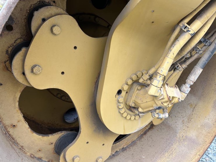 caterpillar-cb54-image-11