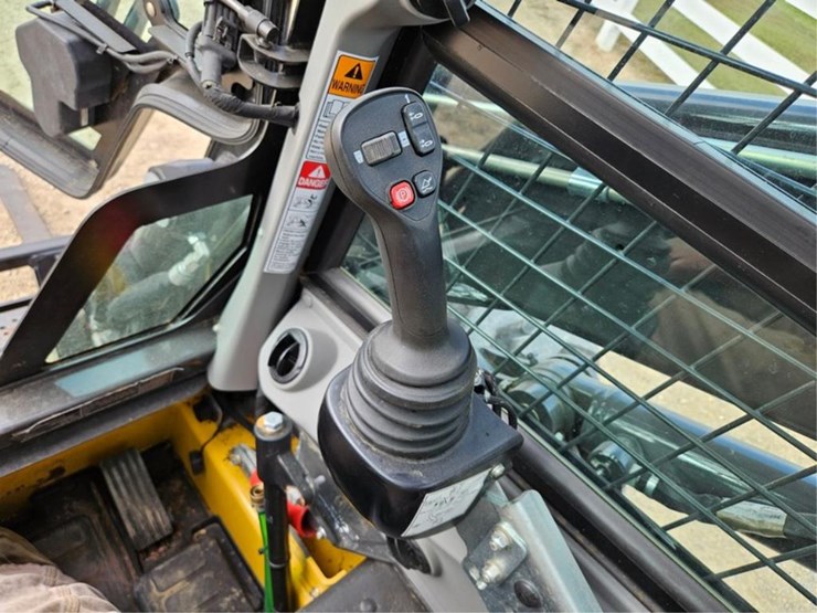 new-holland-l328-image-22