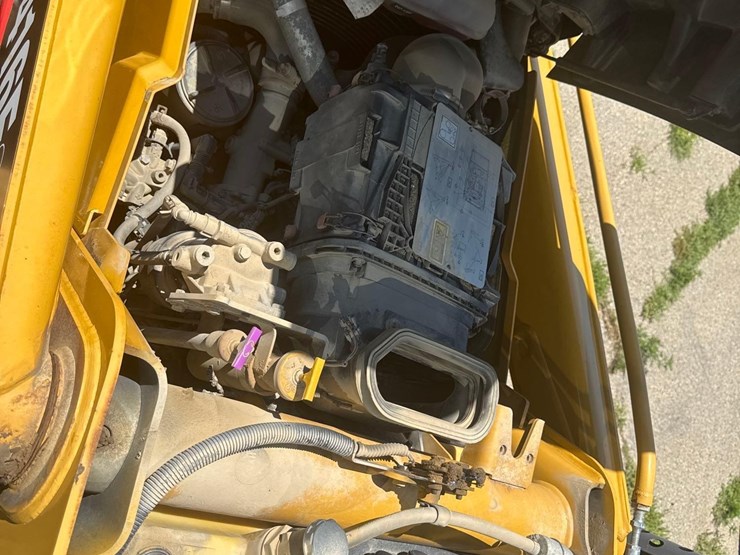 2020-caterpillar-416f2-image-18