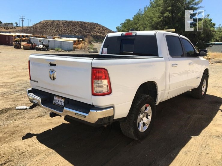 2021-ram-1500-big-horn-image-3