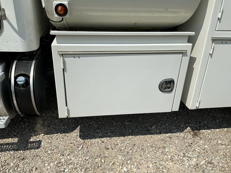 2020-peterbilt-337-image-52