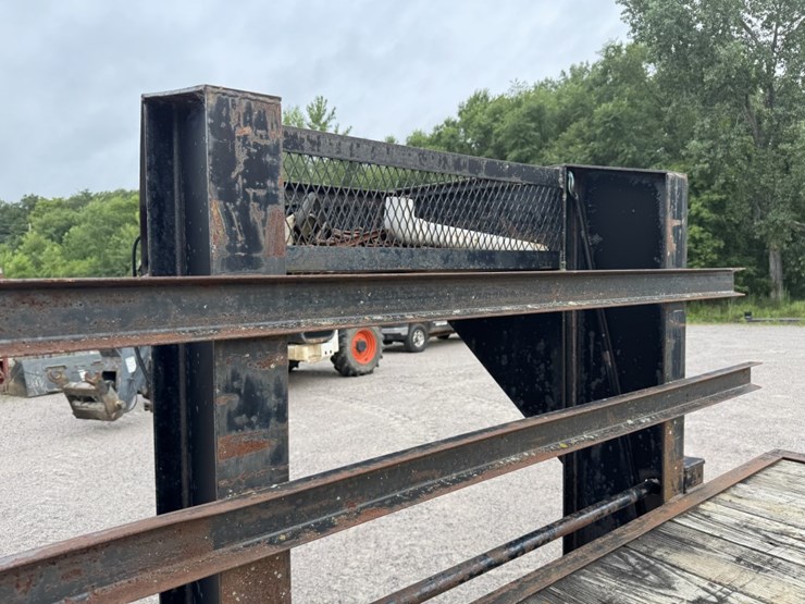 #1083-•-2001-delta-tandem-axle-gooseneck-trailer-image-14