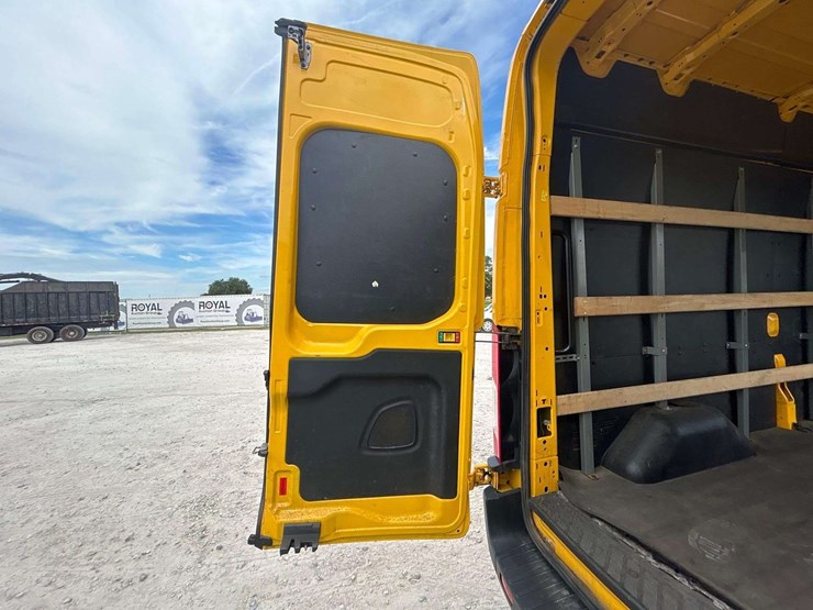 2020-ford-transit-image-26