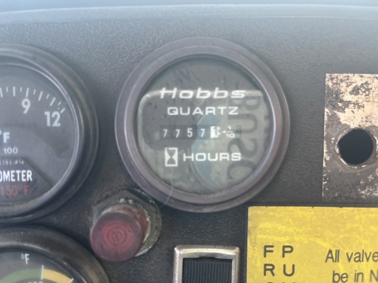 #1555-•-1992-mack-4x4-flat-bed-truck-image-46