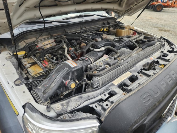 2011-ford-f550-image-43