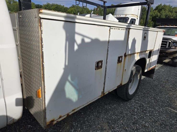 2006-ford-f550-image-22